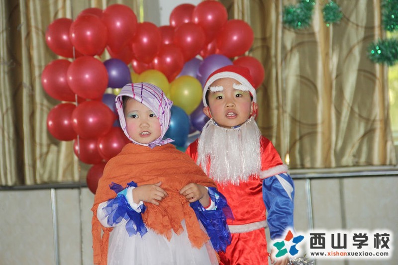 童话剧《卖火柴的小女孩》
