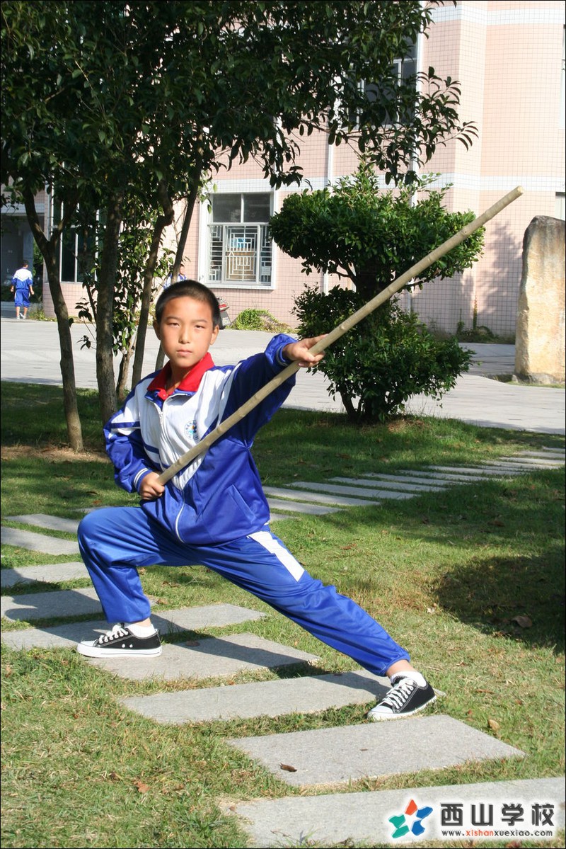福建西山学校2014年初中部初一(2)班郎林挂历照