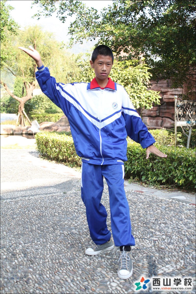 福建西山学校2014年初中部初一(4)班吴志朋挂历照