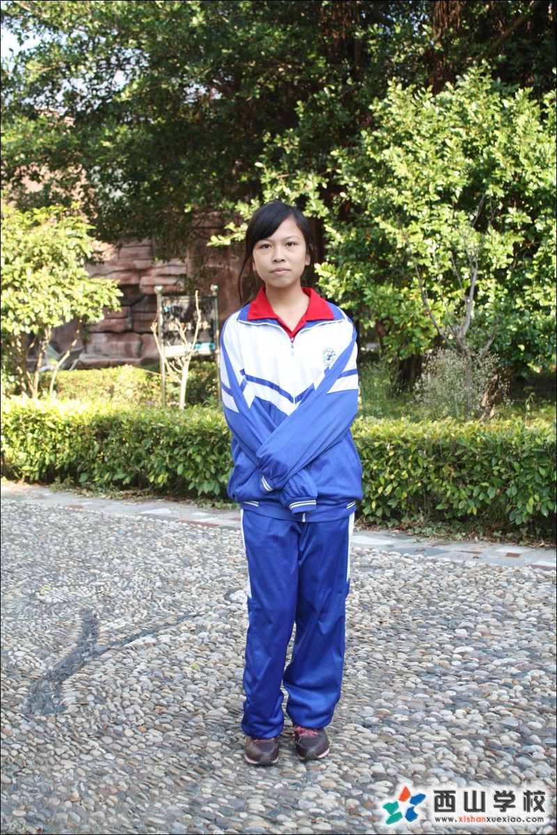 福建西山学校2014年初中部初一(4)班俞佳敏挂历照