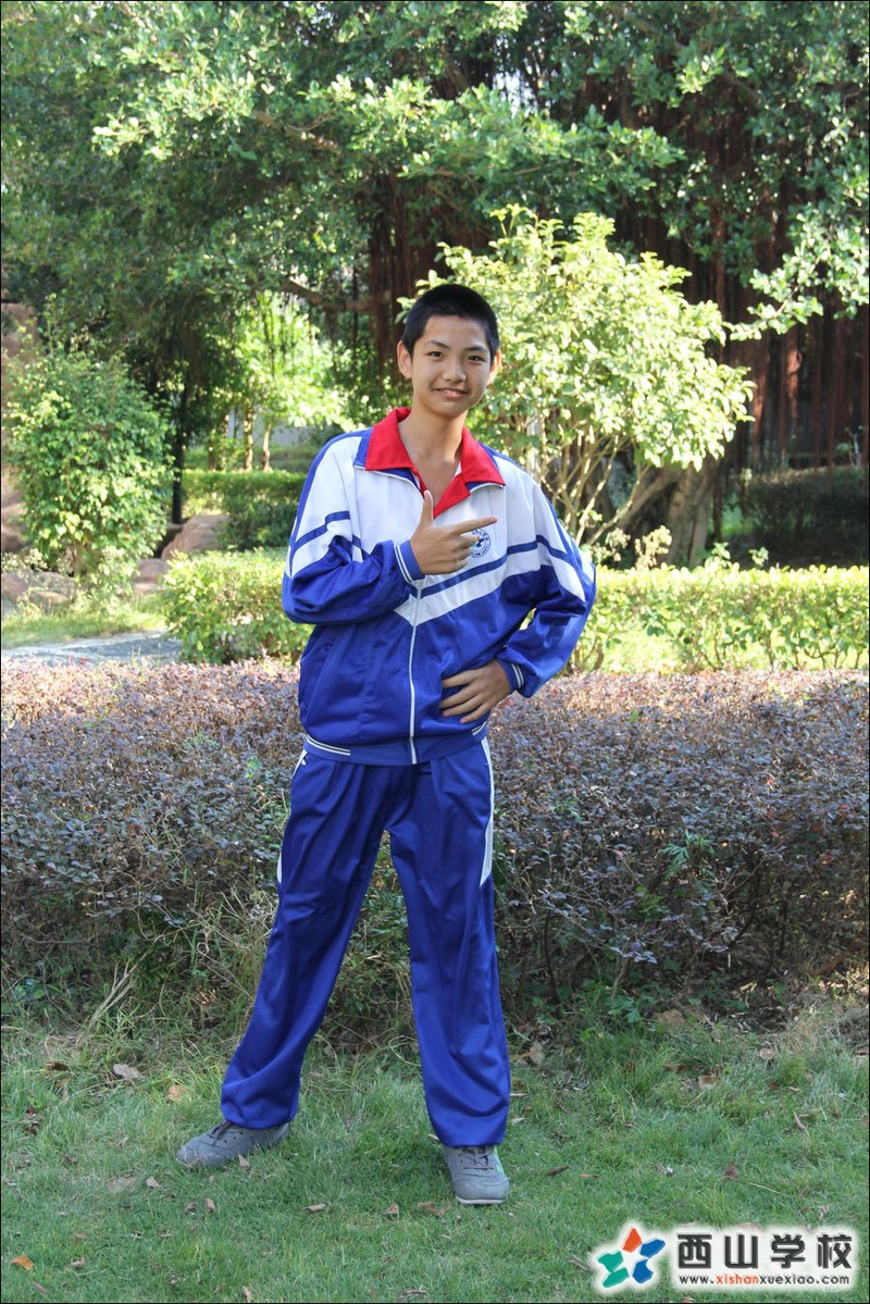 福建西山学校2014年初中部初一(5)班方梅壮挂历照