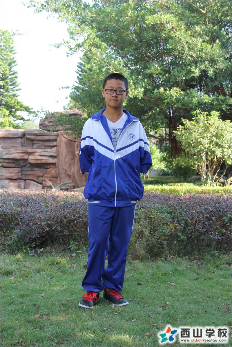 福建西山学校2014年初中部初一(5)班王欣一挂历照