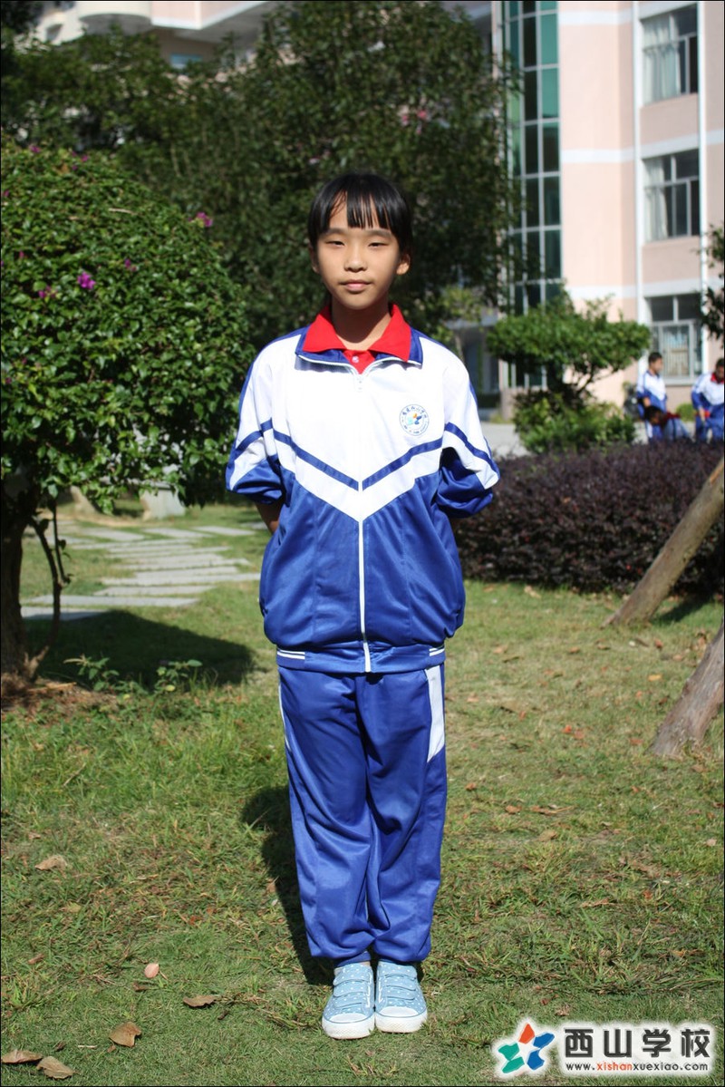 福建西山学校2014年初中部初一(5)班张慧伶挂历照
