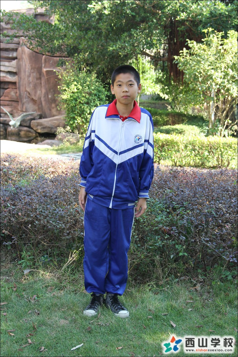 福建西山学校2014年初中部初一(6)班李佳龙挂历照