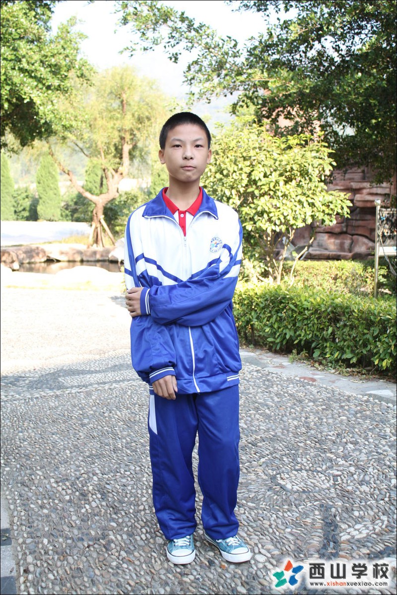福建西山学校2014年初中部初一(4)班梁礼成挂历照
