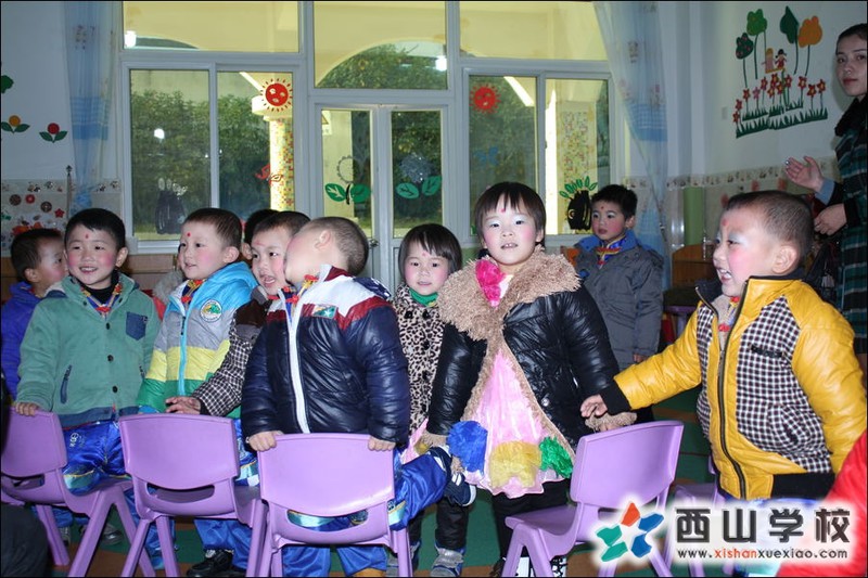 福建西山学校2014年元旦演出小演员 幼儿园小班潘浚贤.胡雨珂.郑菱汐.郭庆.苑艺潇.徐巍然萌照