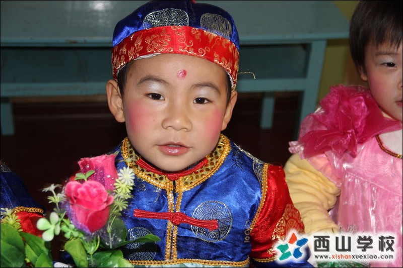 福建西山学校2014年元旦演出小演员 幼儿园小班郑涵少1萌照