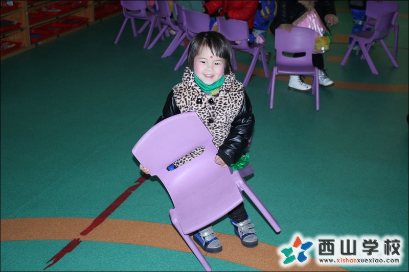 福建西山学校2014年元旦演出小演员 幼儿园小班郑菱汐萌照