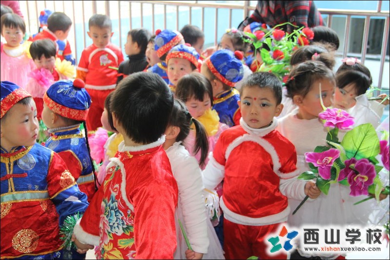 福建西山学校2014年元旦演出小演员 幼儿园中二班樊岳铭,周楷淇,李昊彤,王子骞,陈银煌萌照