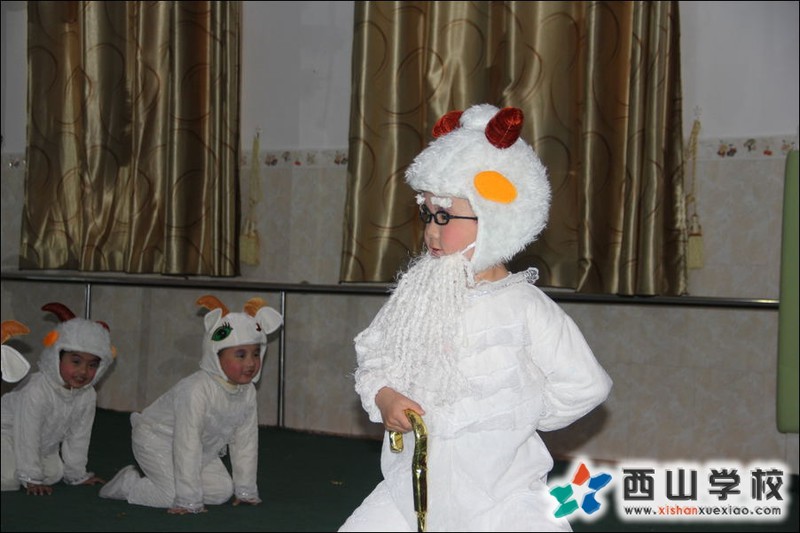 福建西山学校2014年元旦演出小演员 幼儿园大二班张瀚旗、吴烽、林晨峻萌照