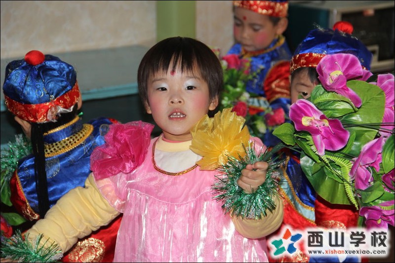 福建西山学校2014年元旦演出小演员 幼儿园小班胡雨珂2萌照