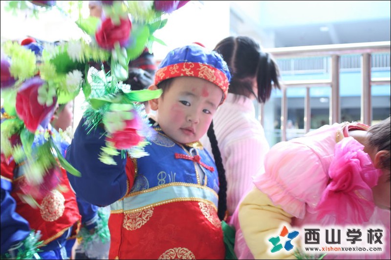 福建西山学校2014年元旦演出小演员 幼儿园小班胡钰豪萌照
