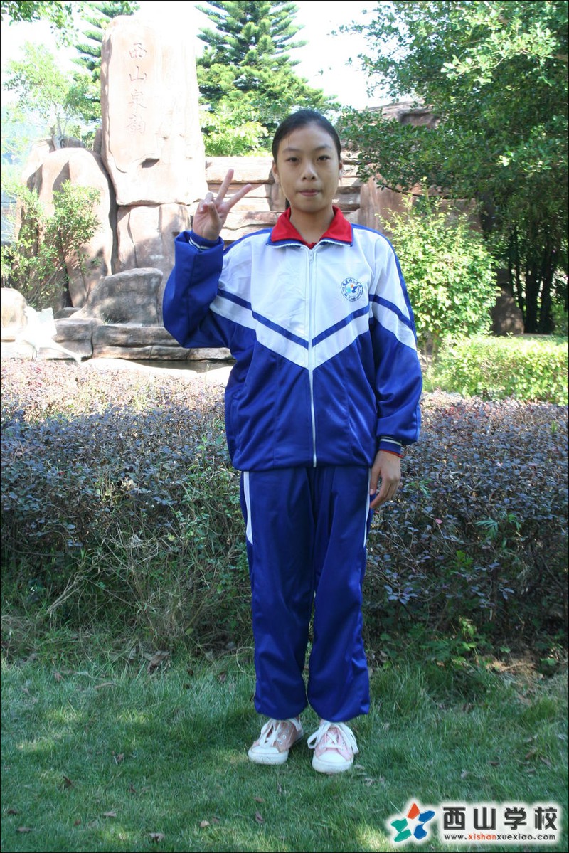福建西山学校2014年初中部初一(7)班江思曼挂历照