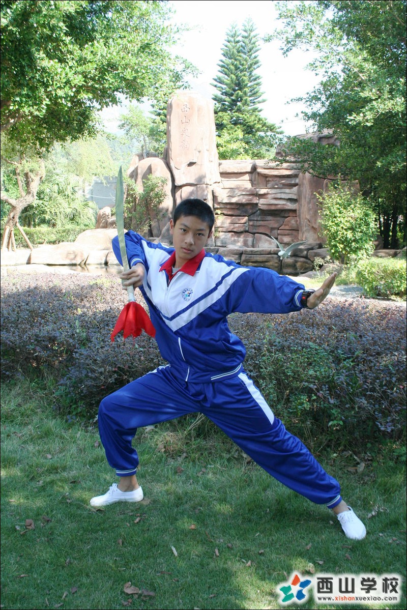 福建西山学校2014年初中部初一(7)班雷超挂历照