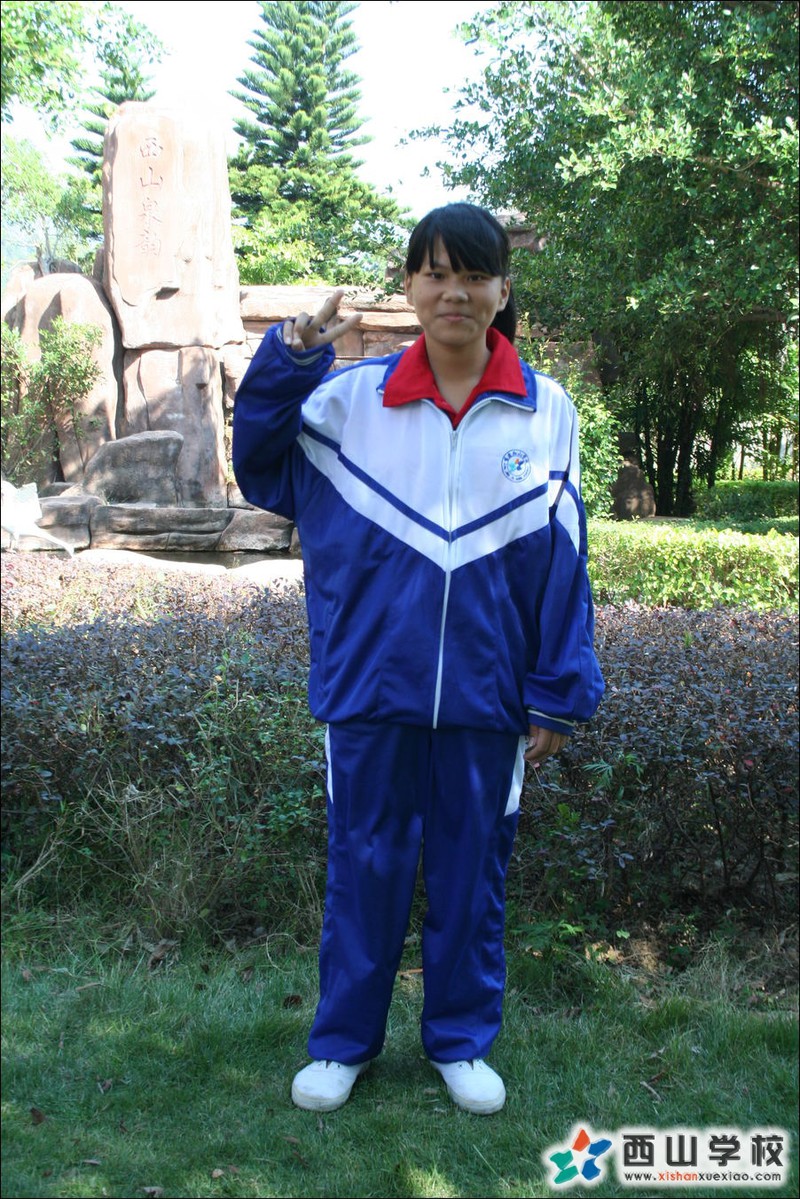 福建西山学校2014年初中部初一(7)班廖彩玲挂历照