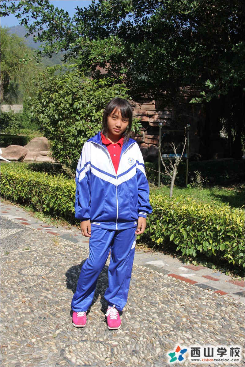 福建西山学校2014年初中部初一(10)班普廷玉挂历照