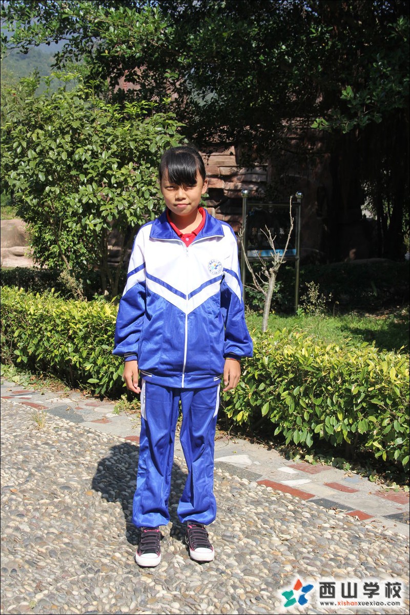 福建西山学校2014年初中部初一(10)班芮世怡挂历照
