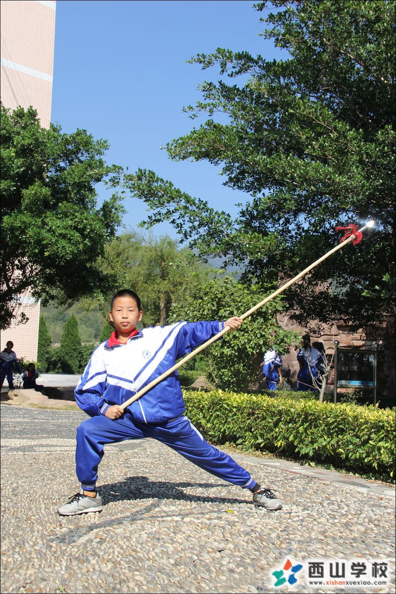 福建西山学校2014年初中部初一(10)班罗涵升挂历照