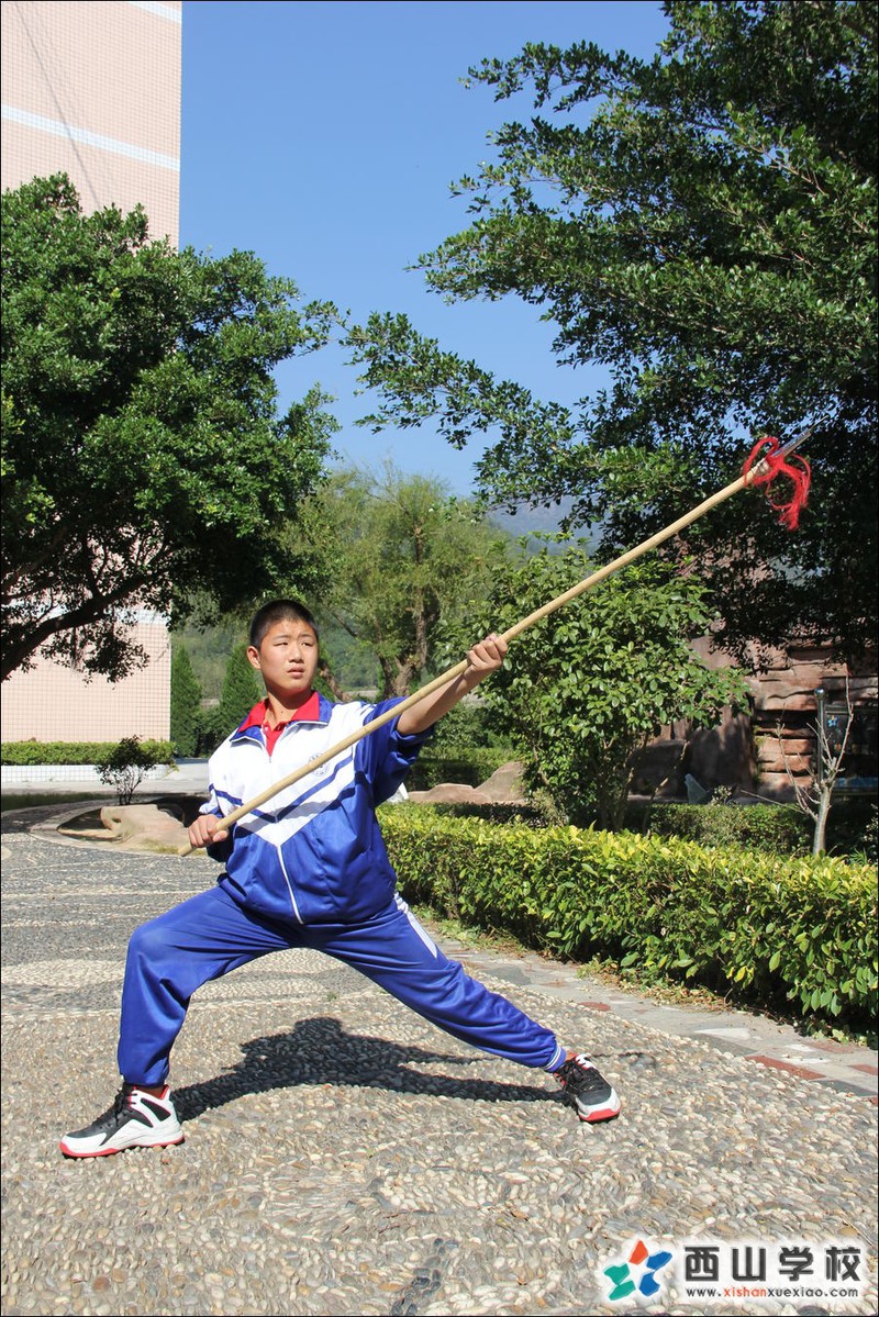 福建西山学校2014年初中部初一(10)班邱灿伟挂历照