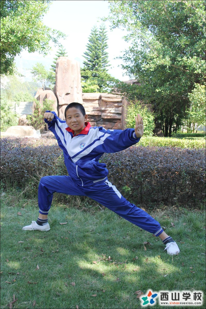 福建西山学校2014年初中部初一(10)班唐佳钰挂历照