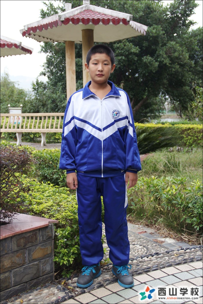 福建西山学校2014年初中部初一(12)班何宇健挂历照