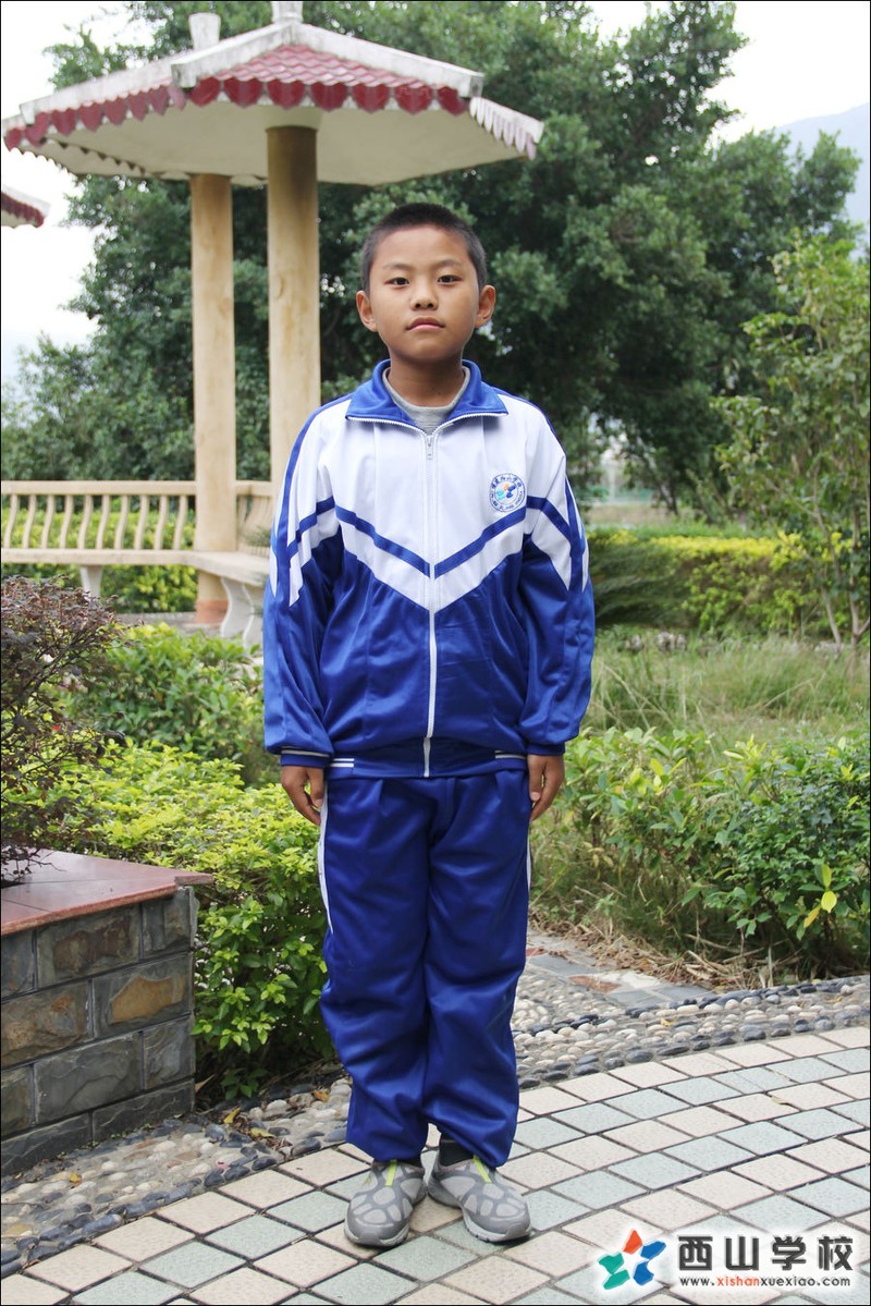 福建西山学校2014年初中部初一(12)班罗宇豪挂历照