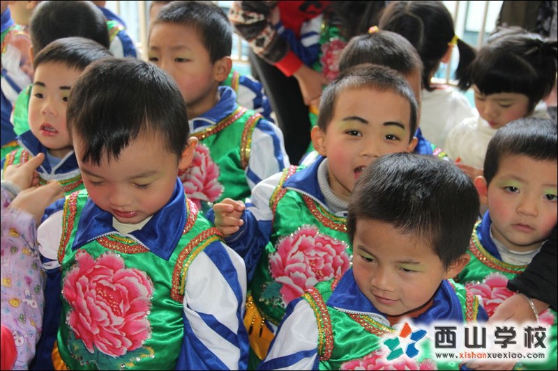 福建西山学校2014年元旦演出小演员 幼儿园中一班李俊铭、吕典、陈焕滨、刘成凯、何昱栋萌照