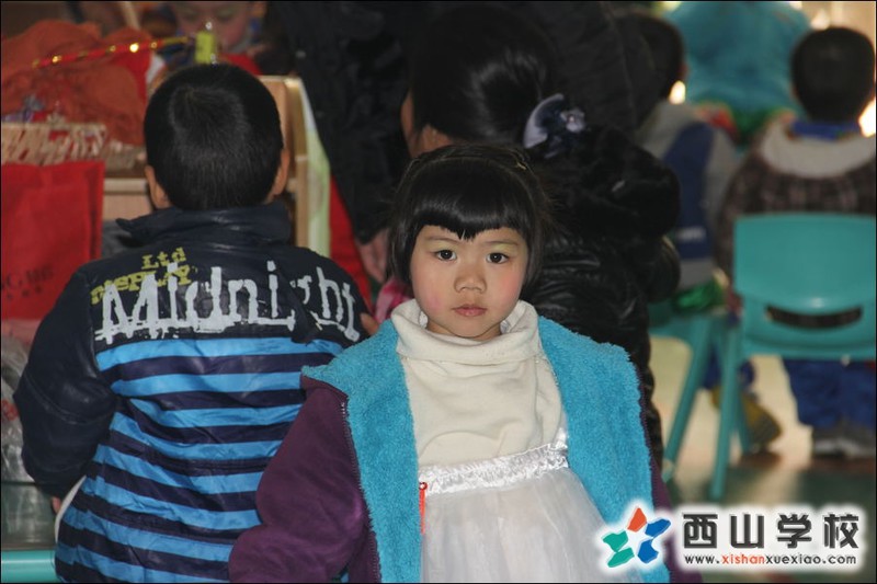 福建西山学校2014年元旦演出小演员 幼儿园中一班林凯祎萌照