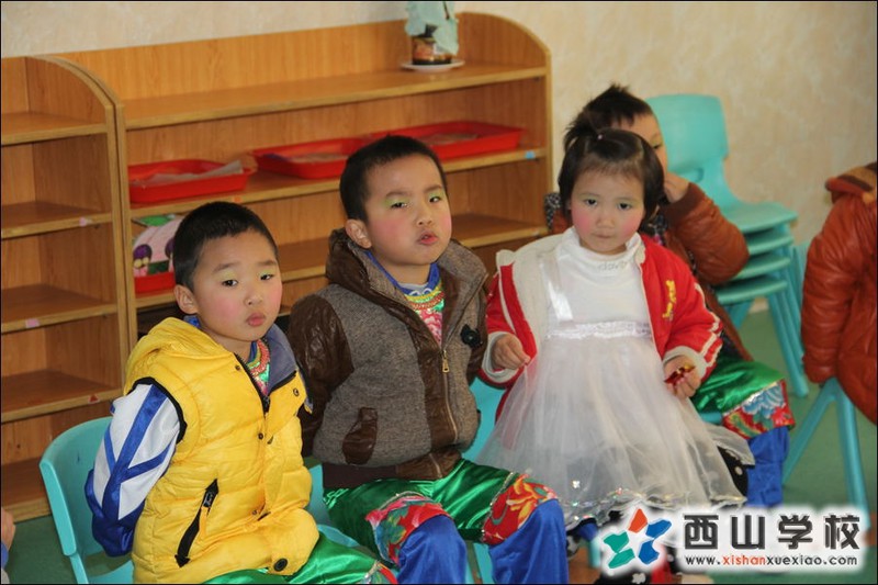 福建西山学校2014年元旦演出小演员 幼儿园中一班杨景升、李子豪、胡正涛萌照