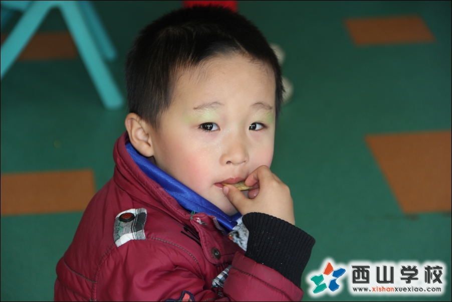 福建西山学校2014年元旦演出小演员 幼儿园中一班朱平川萌照