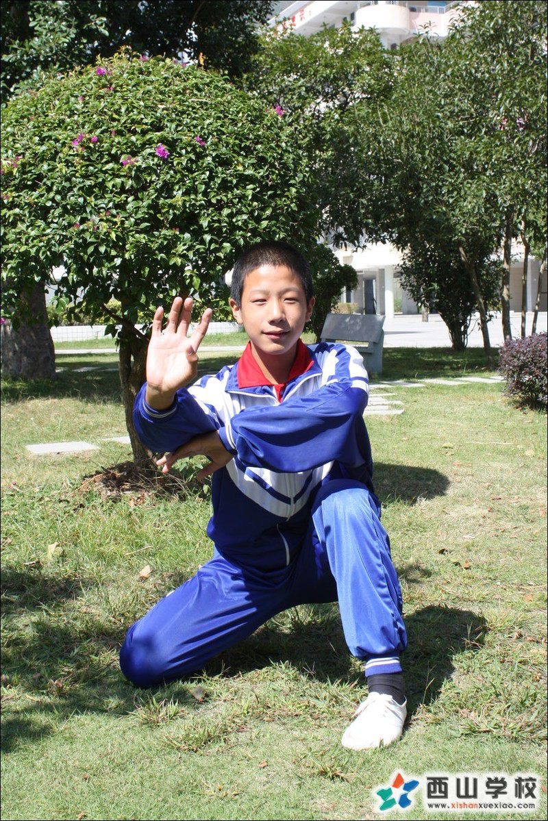 福建西山学校2014年初中部初一(14)班扶振龙挂历照