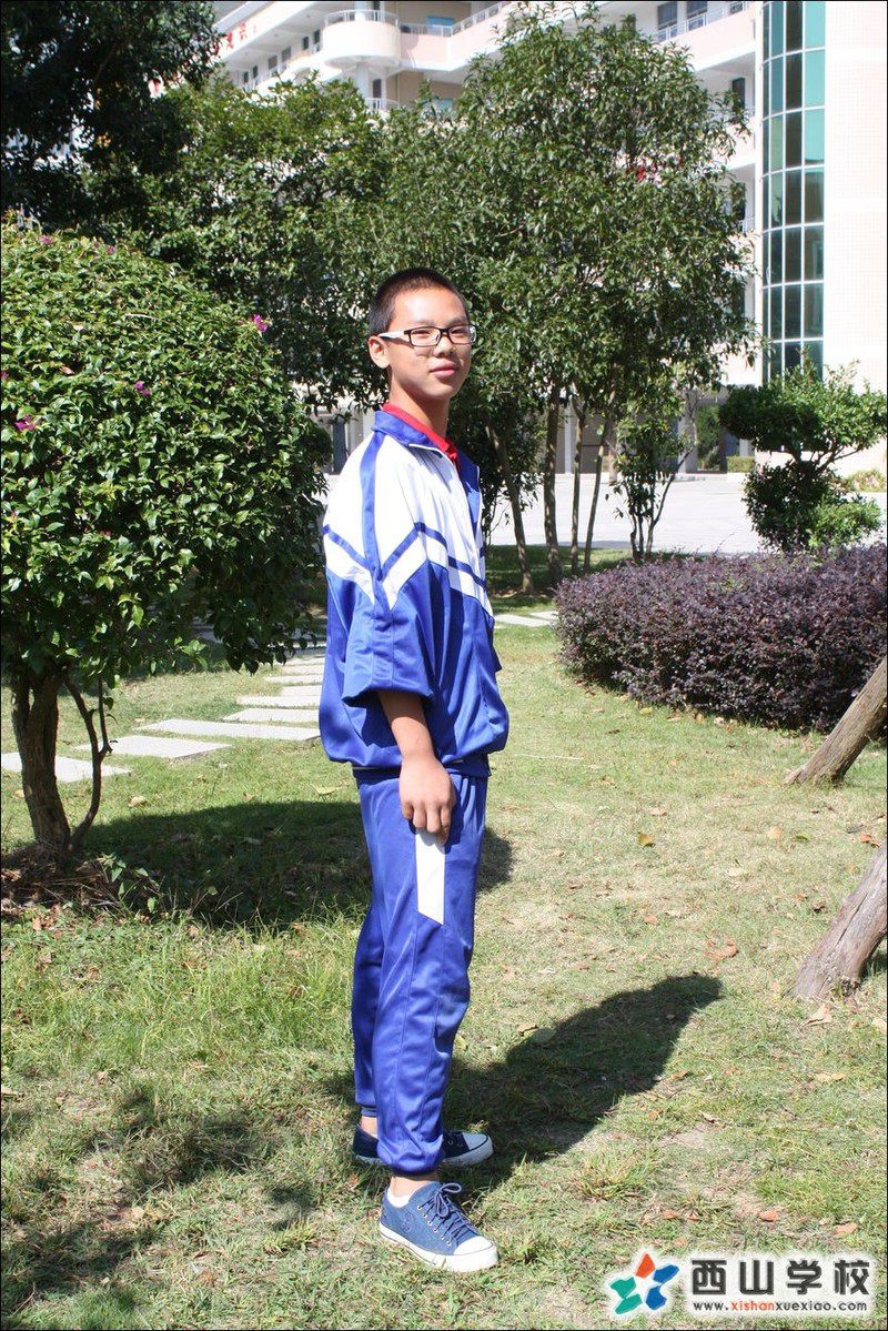 福建西山学校2014年初中部初一(14)班周纪龙挂历照