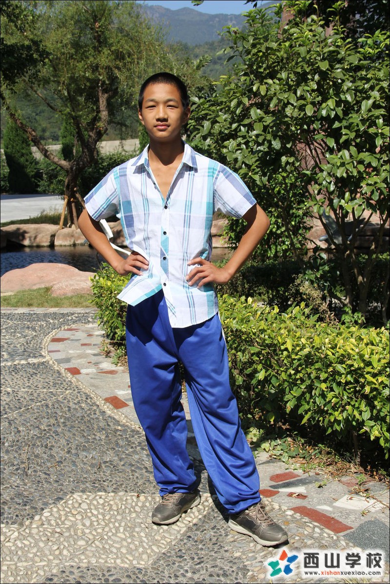 福建西山学校2014年初中部初一(15)班刘蔚挂历照