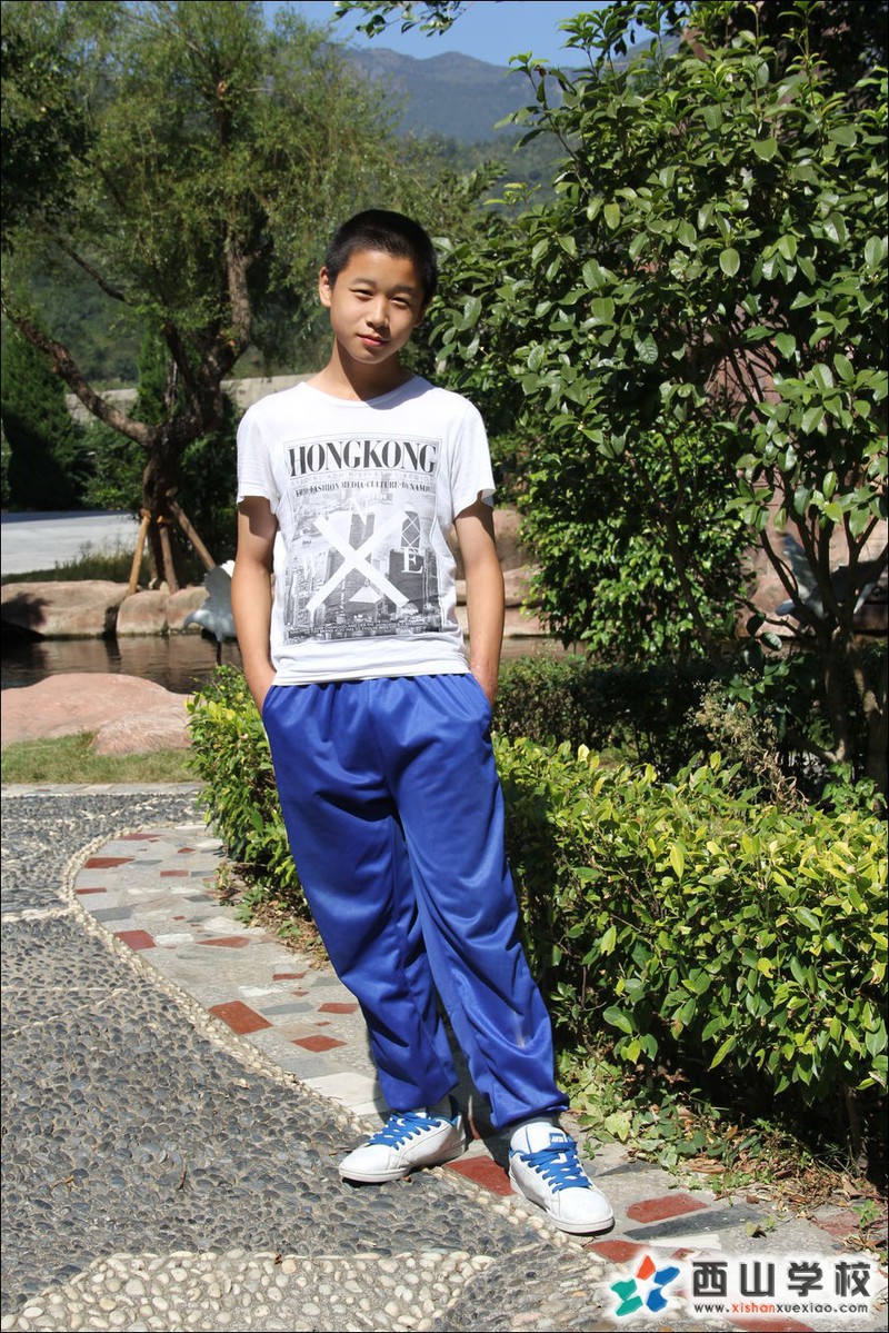 福建西山学校2014年初中部初一(15)班魏翔宇挂历照