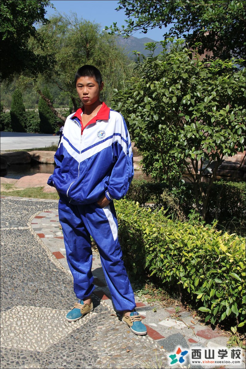 福建西山学校2014年初中部初一(15)班余少峰挂历照