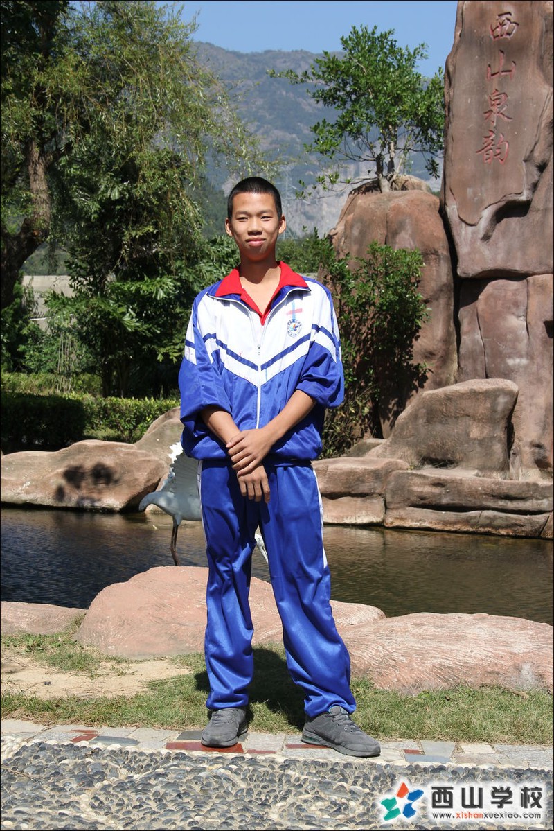 福建西山学校2014年初中部初一(16)班朱经伟挂历照