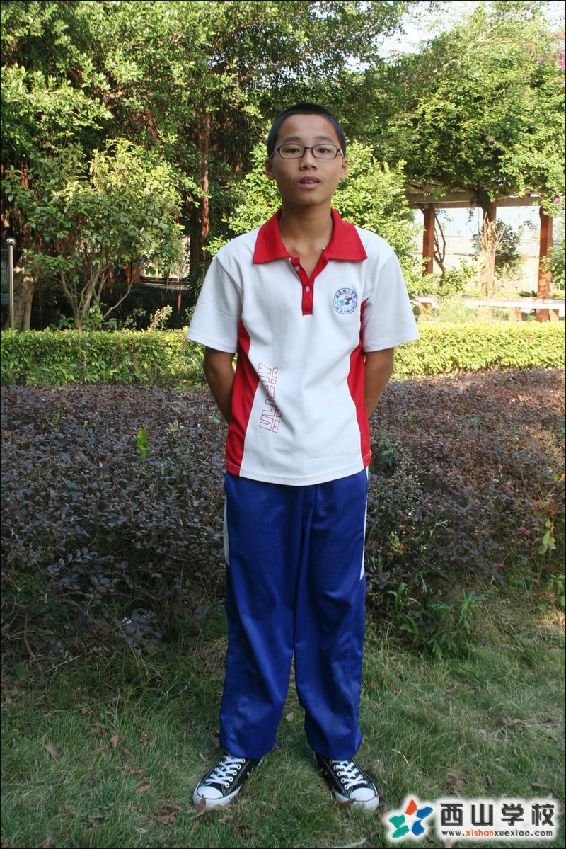 福建西山学校2014年初中部初一(17)班石金雄挂历照