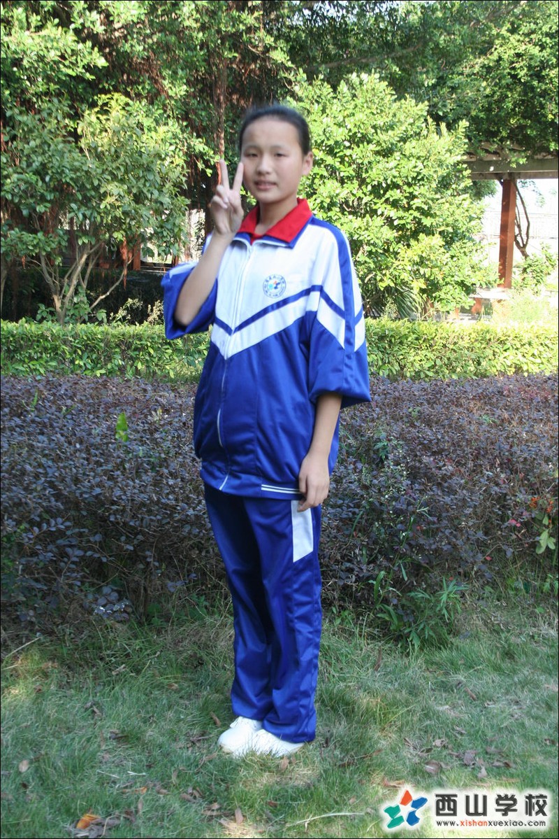 福建西山学校2014年初中部初一(17)班王开心挂历照