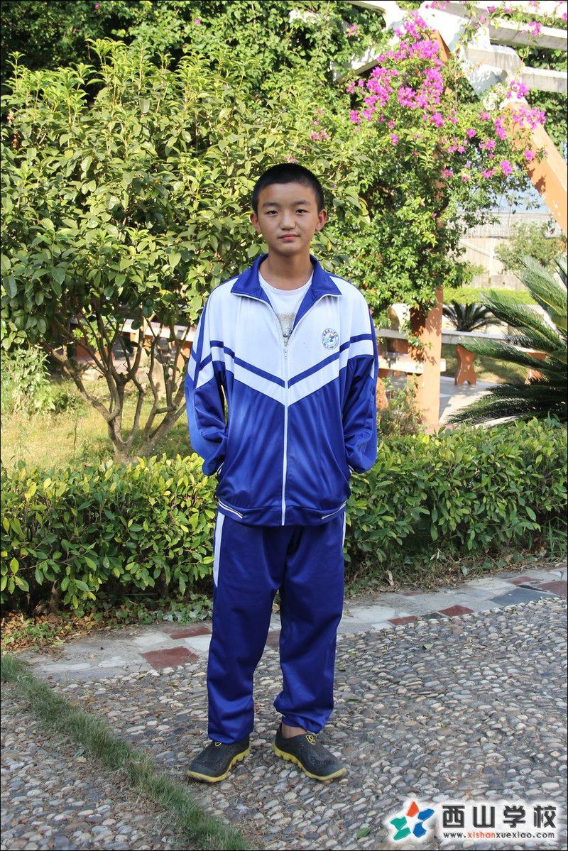 福建西山学校2014年初中部初一(18)班蔡磊磊挂历照