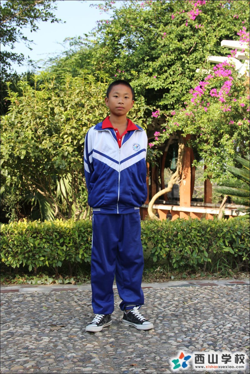 福建西山学校2014年初中部初一(18)班曹思诚挂历照