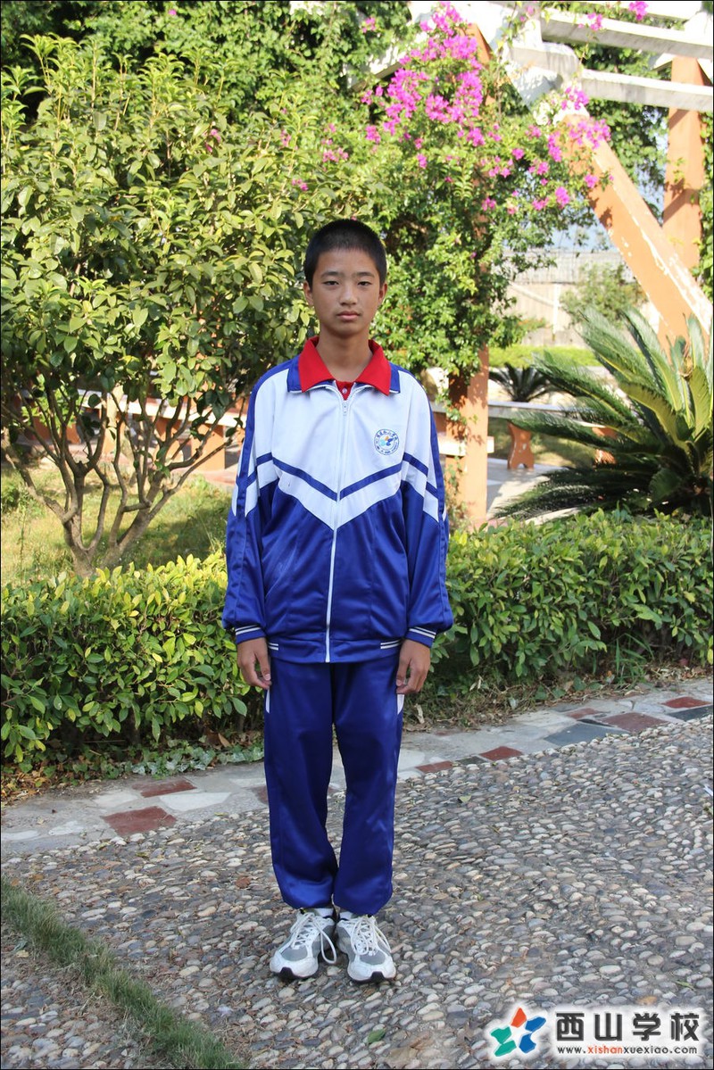福建西山学校2014年初中部初一(18)班陈益秋挂历照