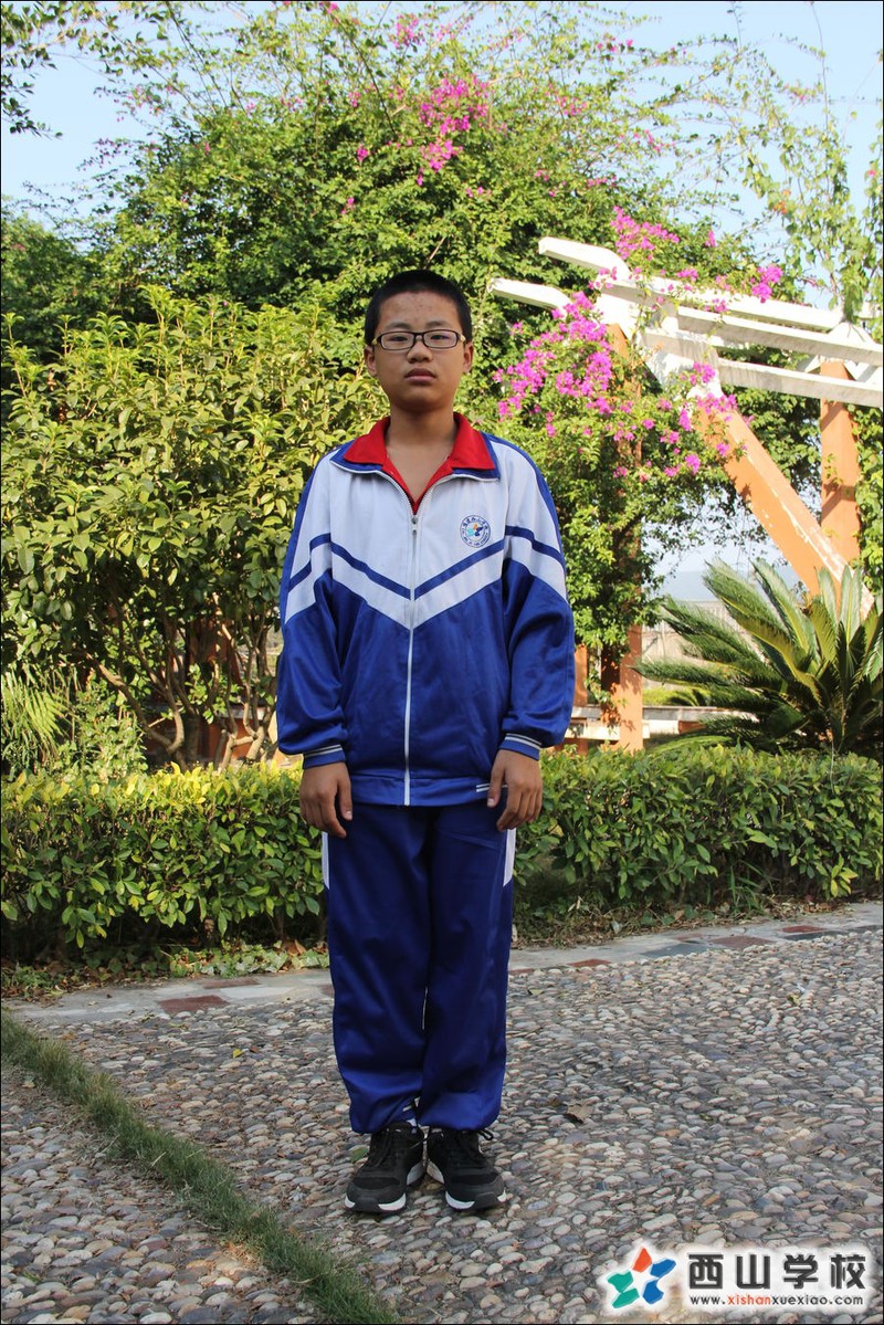 福建西山学校2014年初中部初一(18)班陈永正挂历照