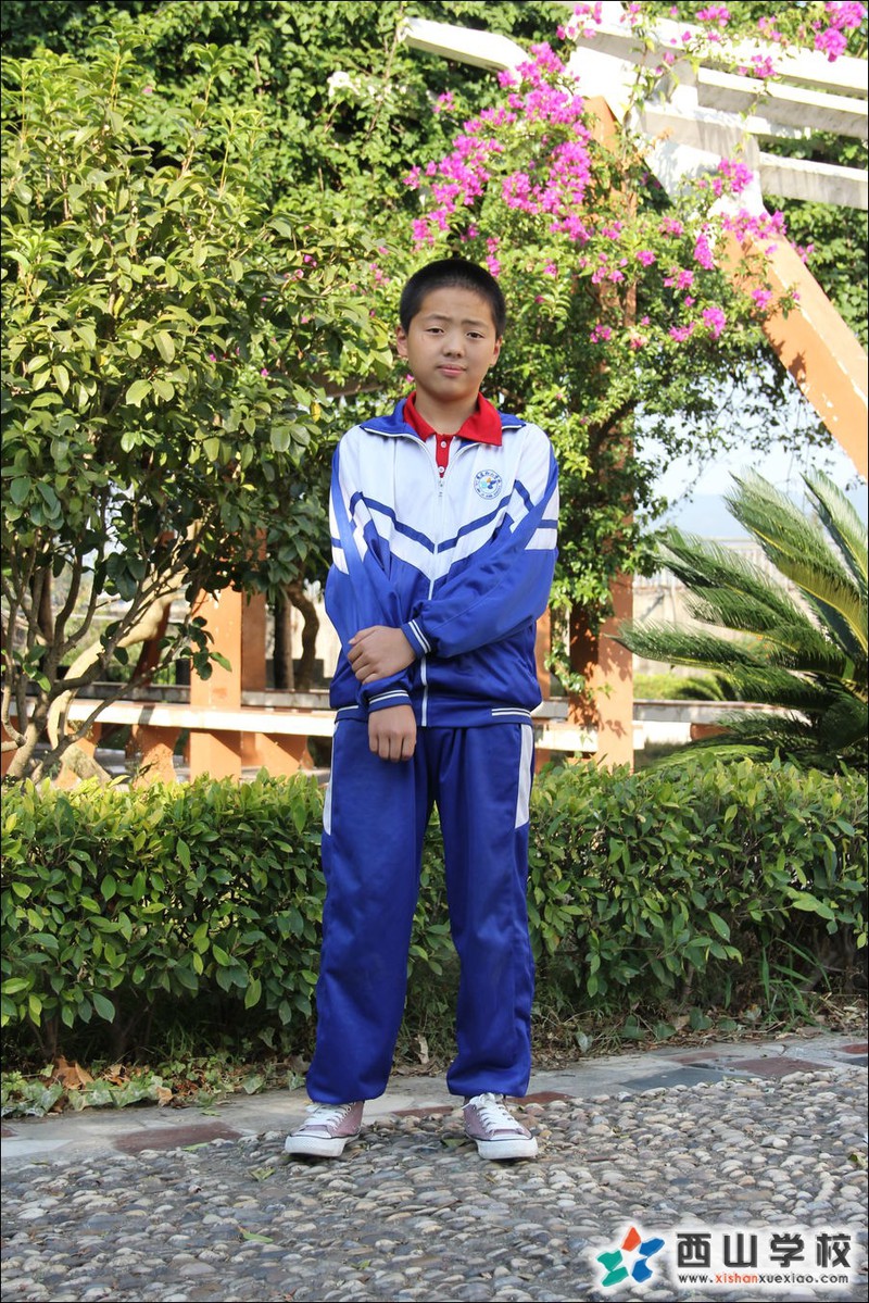 福建西山学校2014年初中部初一(18)班冯世海挂历照
