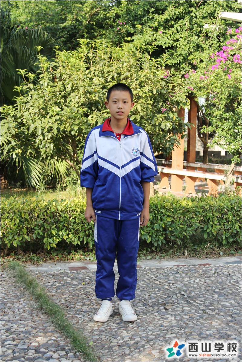 福建西山学校2014年初中部初一(18)班黄启城挂历照