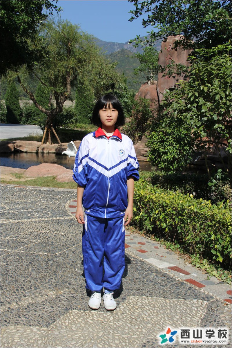 福建西山学校2014年初中部初一(13)班陈嘉玲挂历照