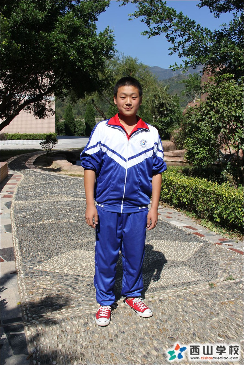 福建西山学校2014年初中部初一(13)班陈威挂历照