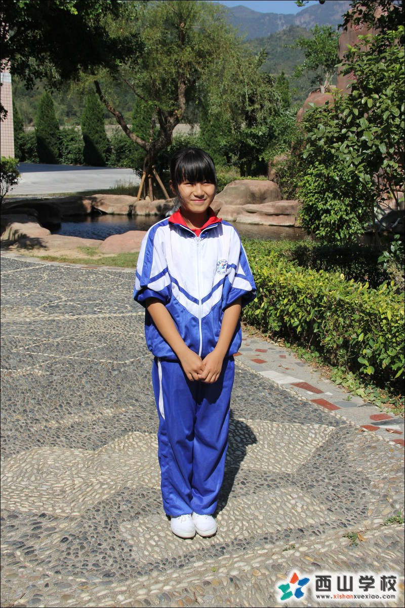 福建西山学校2014年初中部初一(13)班高晓灵挂历照