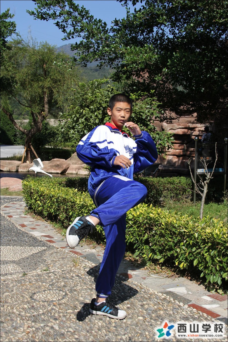 福建西山学校2014年初中部初一(13)班刘冠奇挂历照
