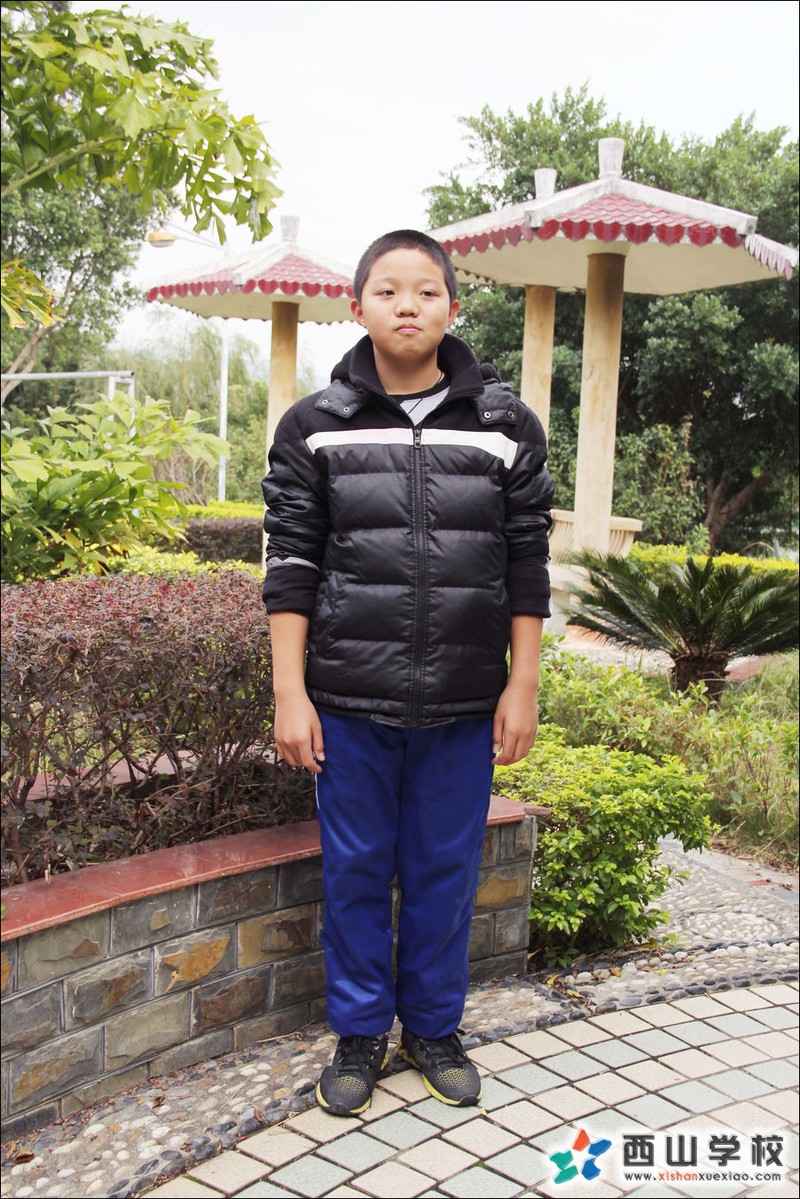 福建西山学校2014年初中部初一(13)班曾锦鸿挂历照