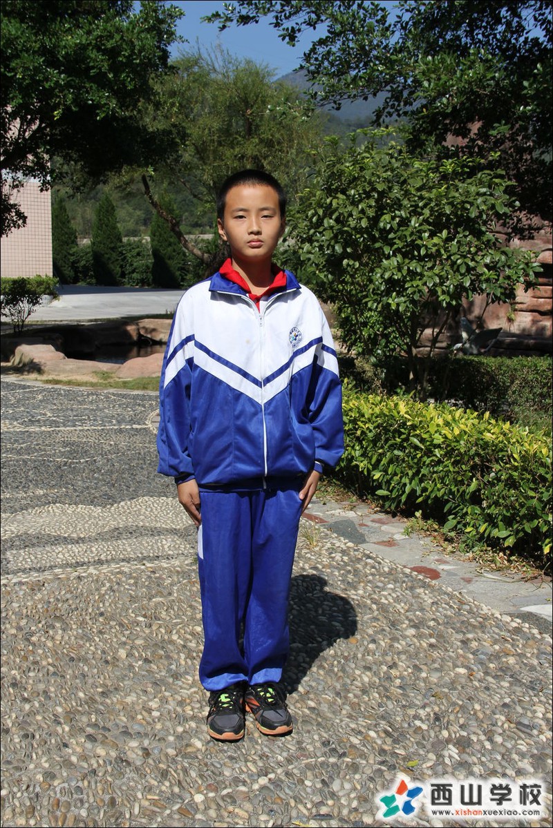 福建西山学校2014年初中部初一(13)班张迪挂历照